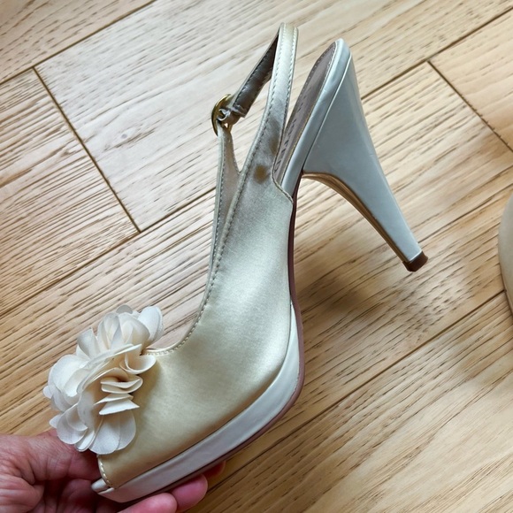 ⭐️BOGO FREE⭐️ UNLISTED Cream Platform Sling Back Heels - Picture 3 of 12